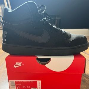 Nike Court Borough Mid